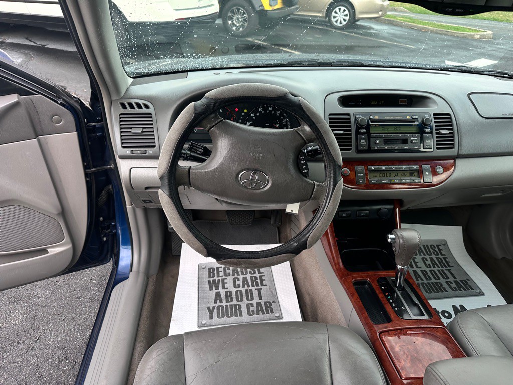 2004 Toyota Camry Image 17