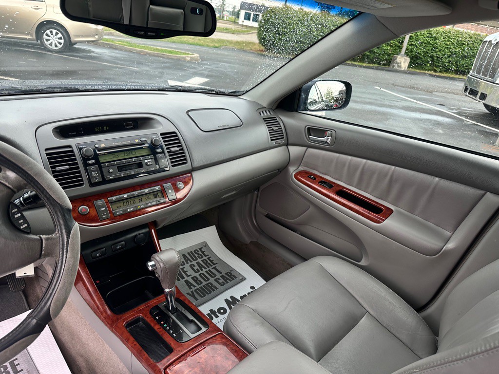 2004 Toyota Camry Image 18