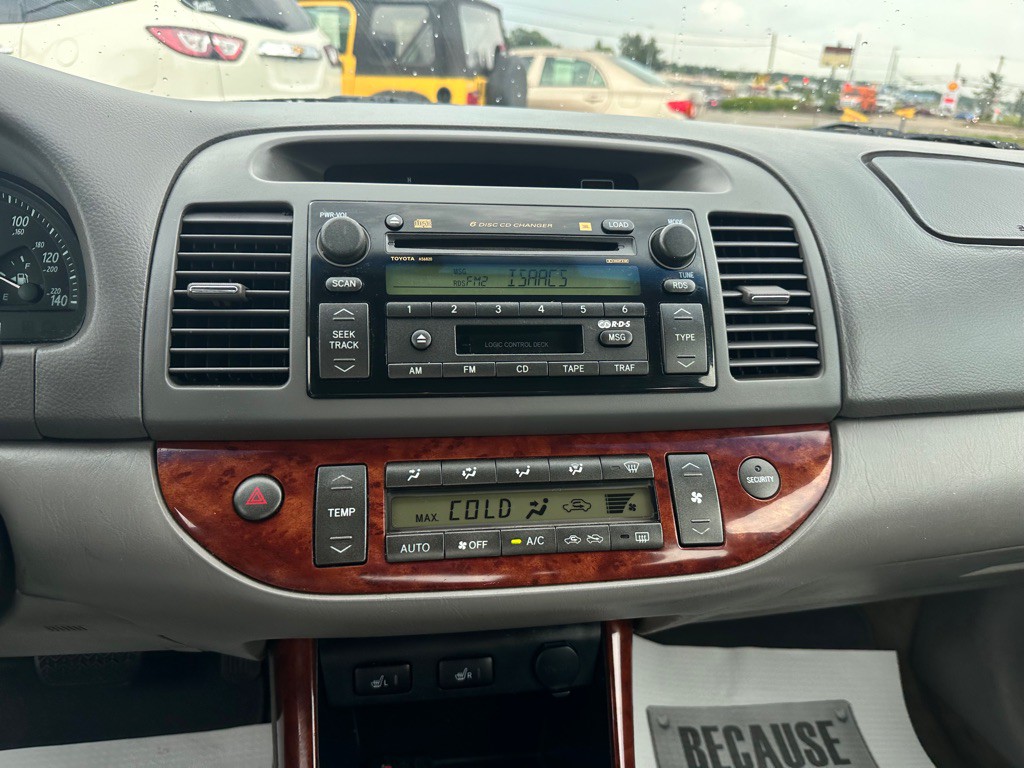 2004 Toyota Camry Image 19