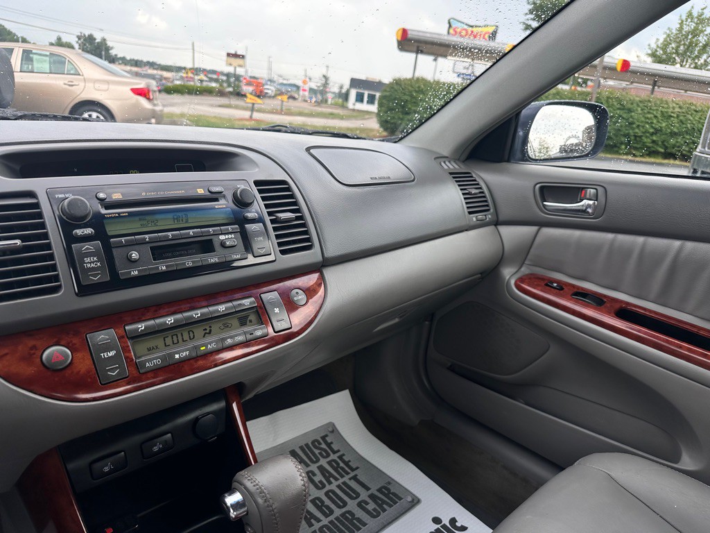 2004 Toyota Camry Image 21
