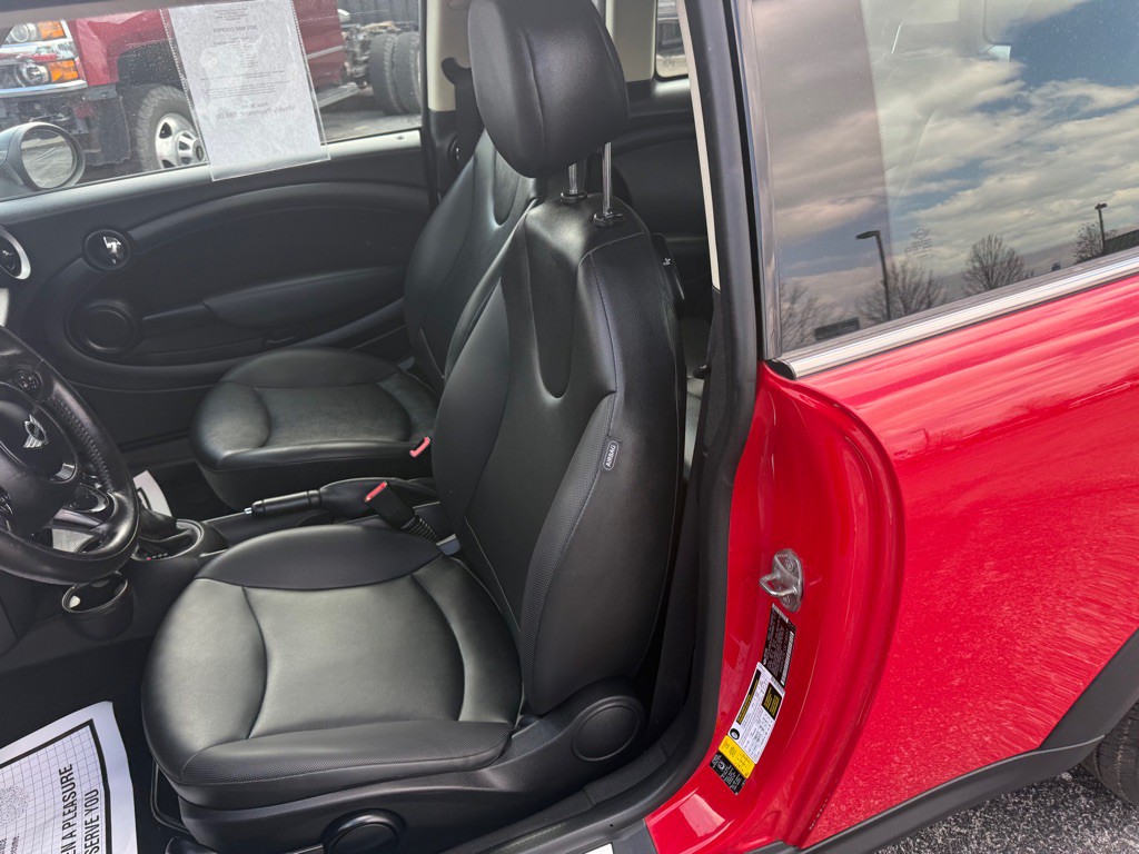 2012 MINI Cooper Image 12