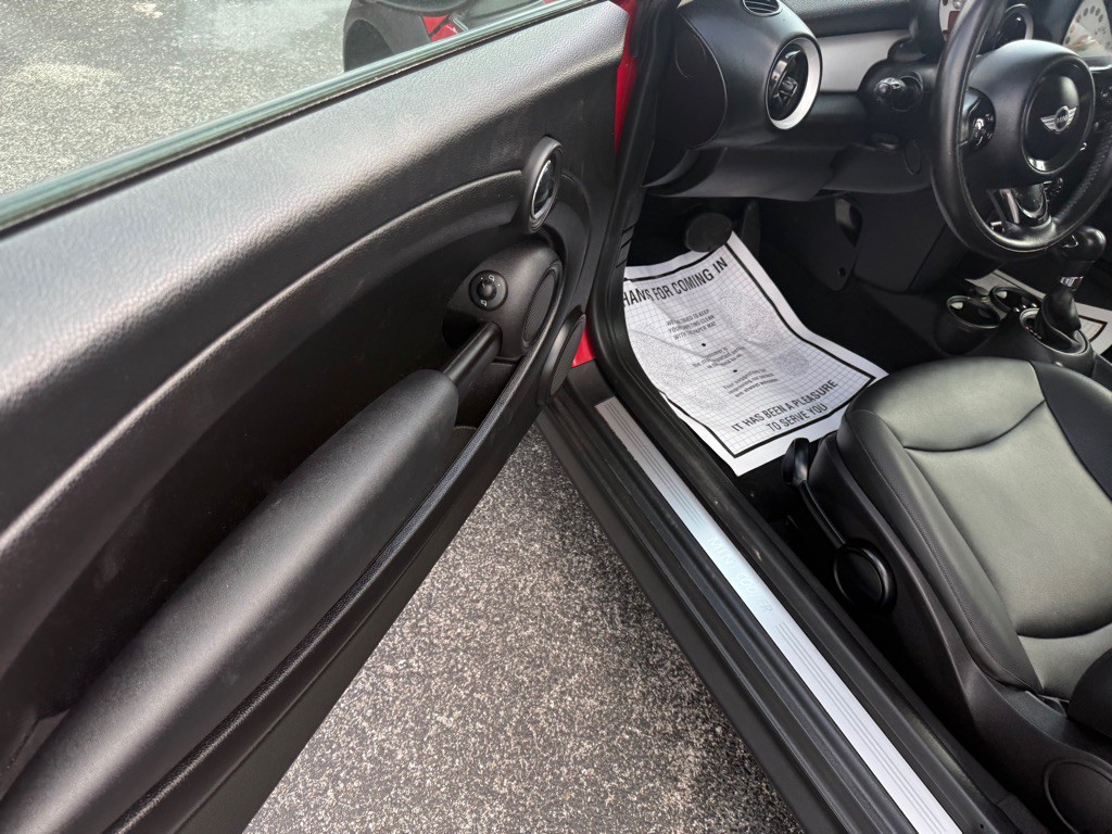 2012 MINI Cooper Image 13