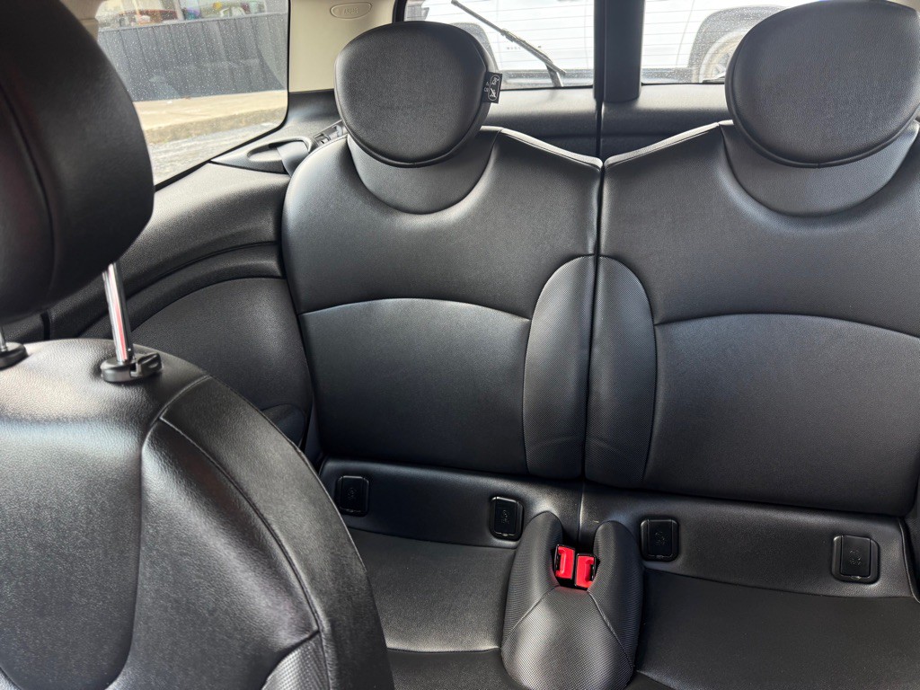 2012 MINI Cooper Image 14