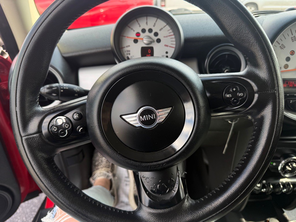 2012 MINI Cooper Image 16