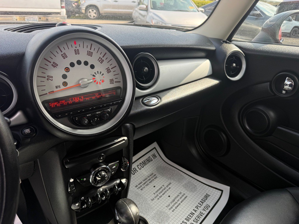 2012 MINI Cooper Image 17