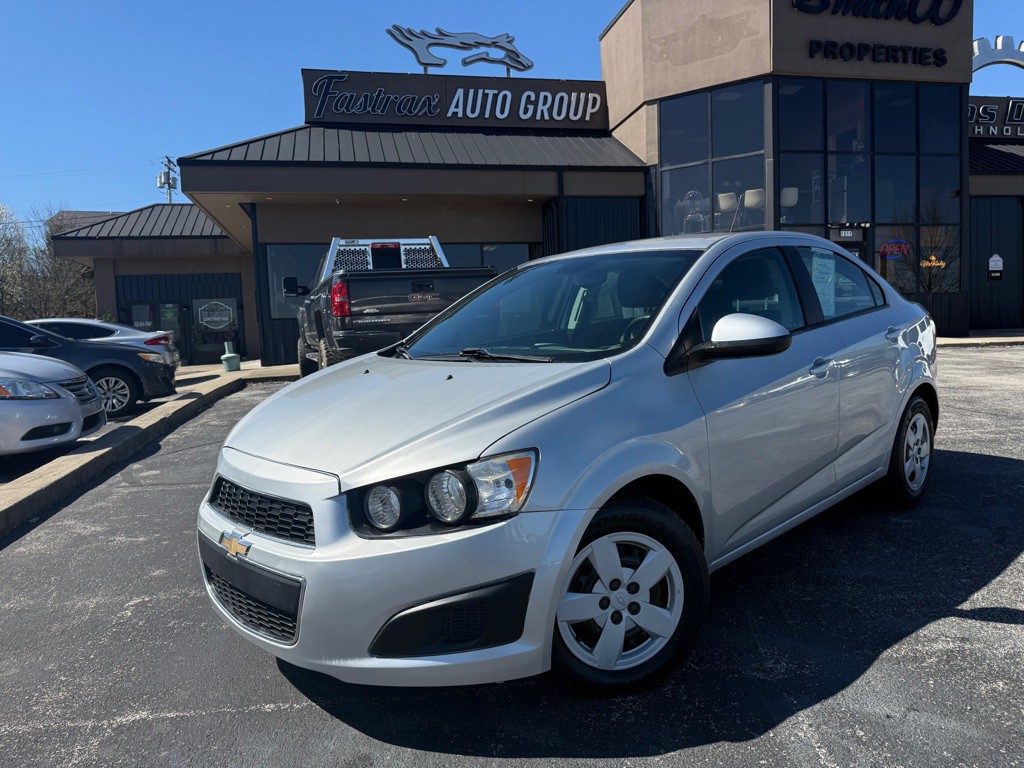 2016 Chevrolet Sonic Image 1