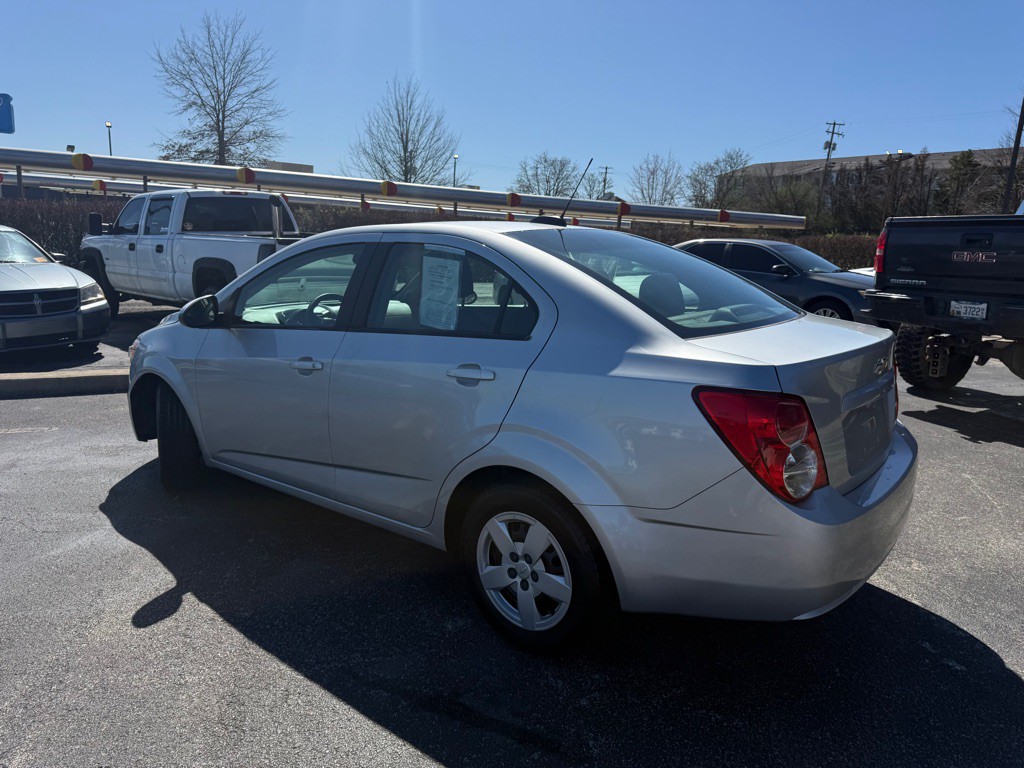 2016 Chevrolet Sonic Image 3