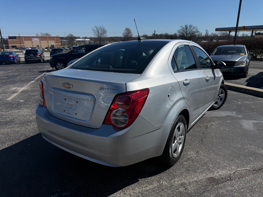 2016 Chevrolet Sonic Image 5
