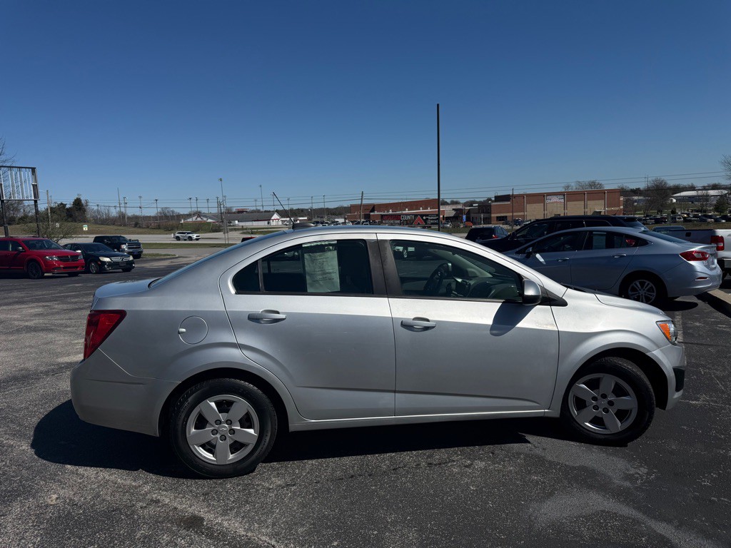 2016 Chevrolet Sonic Image 6