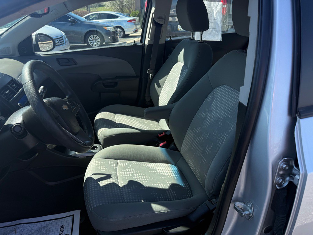 2016 Chevrolet Sonic Image 12