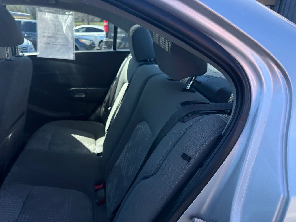 2016 Chevrolet Sonic Image 14