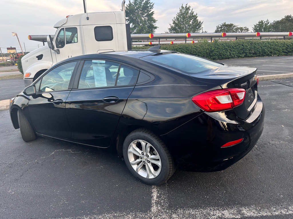 2019 Chevrolet Cruze Image 3