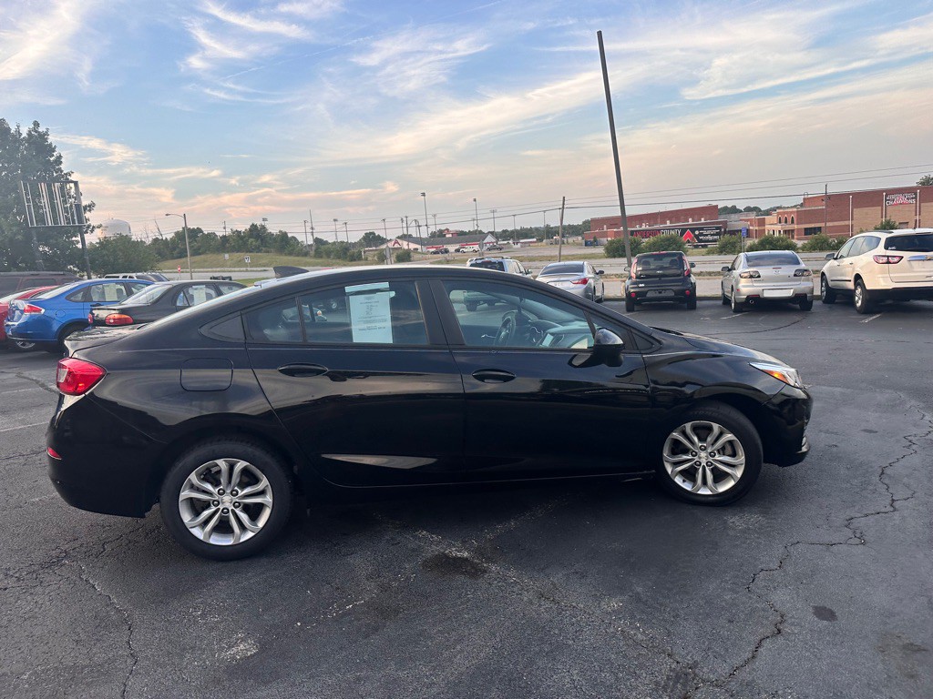 2019 Chevrolet Cruze Image 6