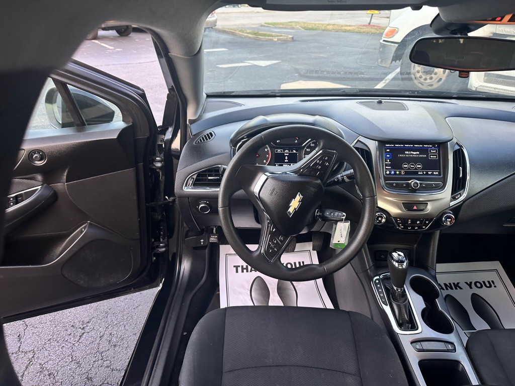 2019 Chevrolet Cruze Image 17