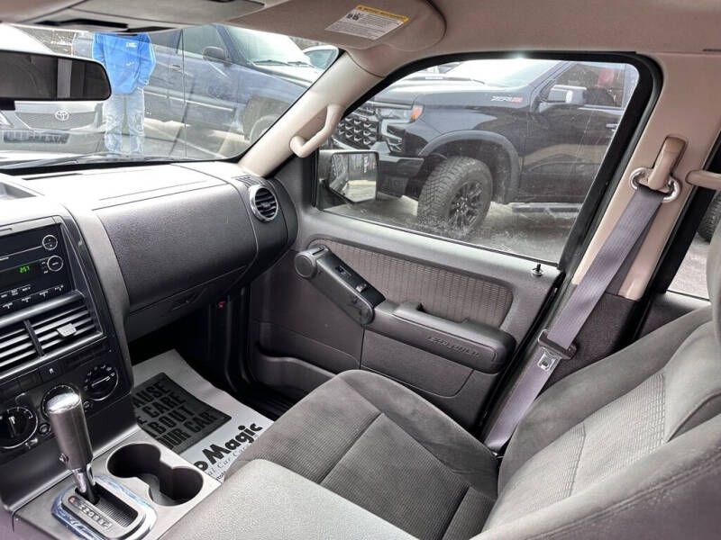 2009 Ford Explorer Image 28