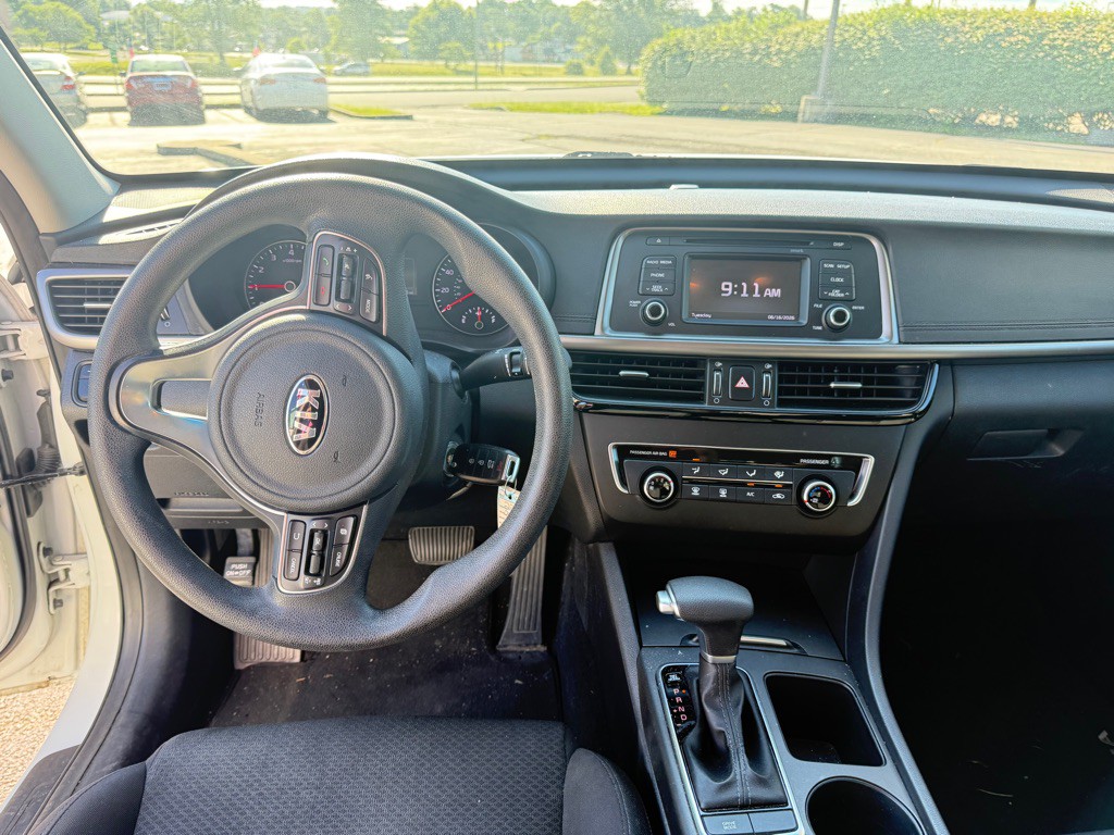2017 Kia Optima Image 16
