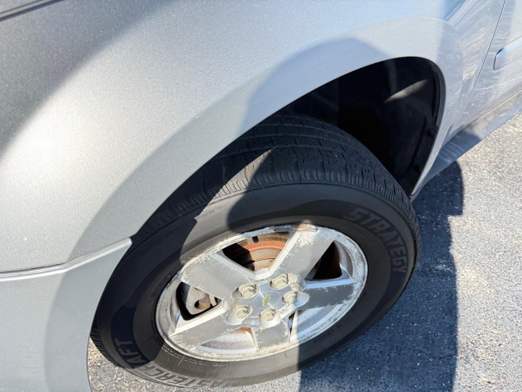 2005 Chevrolet Equinox Image 12