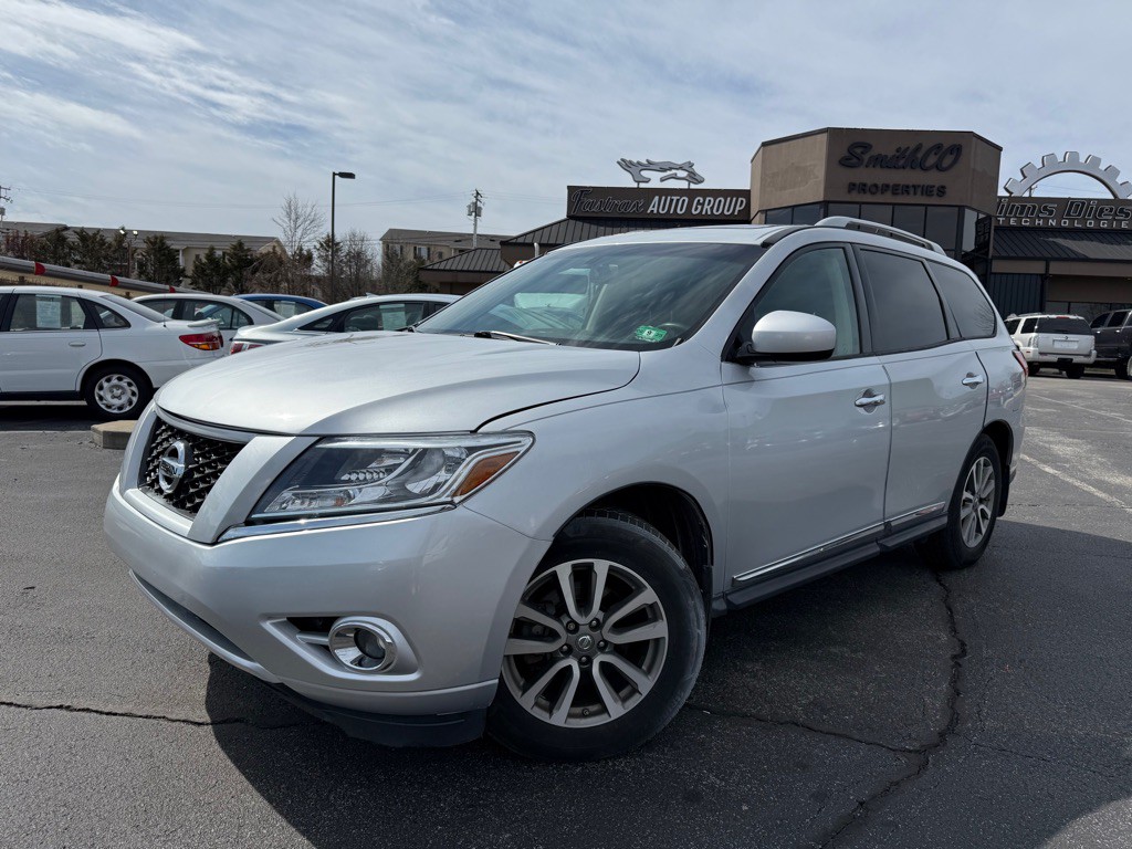 2014 Nissan Pathfinder Image 1