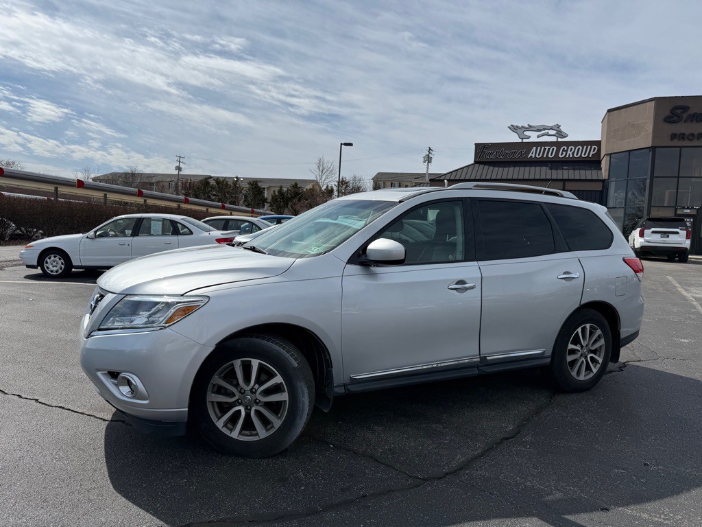 2014 Nissan Pathfinder Image 2