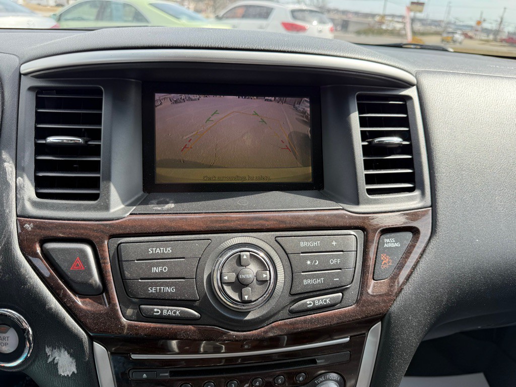 2014 Nissan Pathfinder Image 28