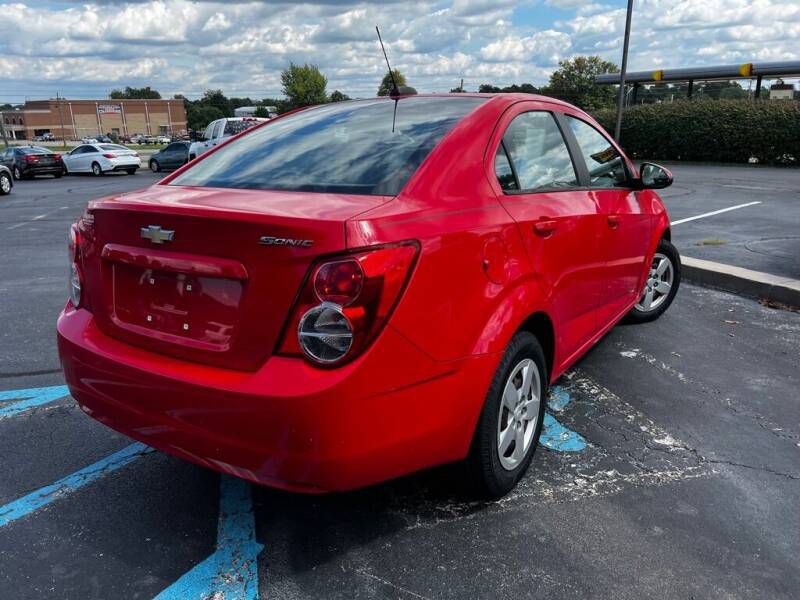 2015 Chevrolet Sonic Image 3