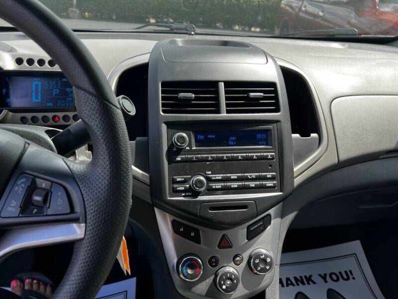 2015 Chevrolet Sonic Image 9