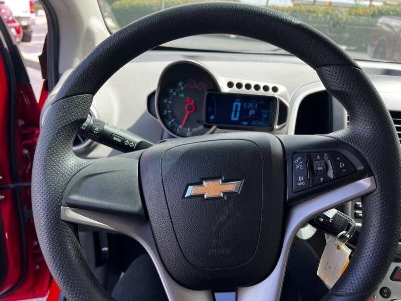 2015 Chevrolet Sonic Image 10
