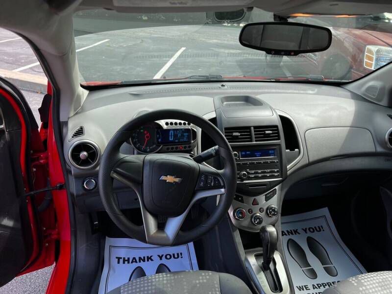 2015 Chevrolet Sonic Image 13