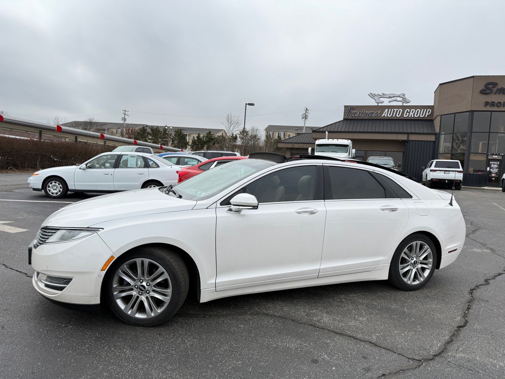 2014 Lincoln MKZ Image 2