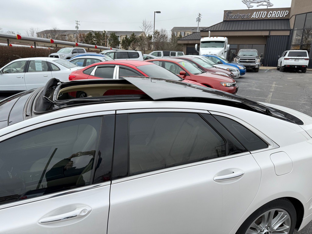 2014 Lincoln MKZ Image 12