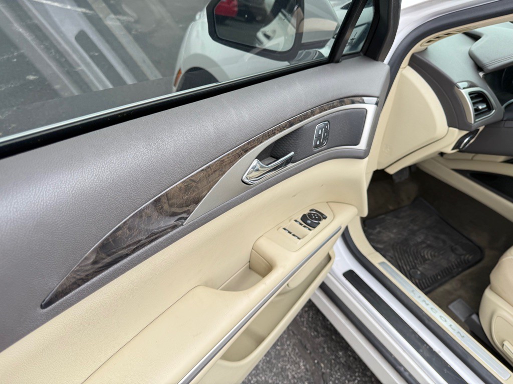 2014 Lincoln MKZ Image 14