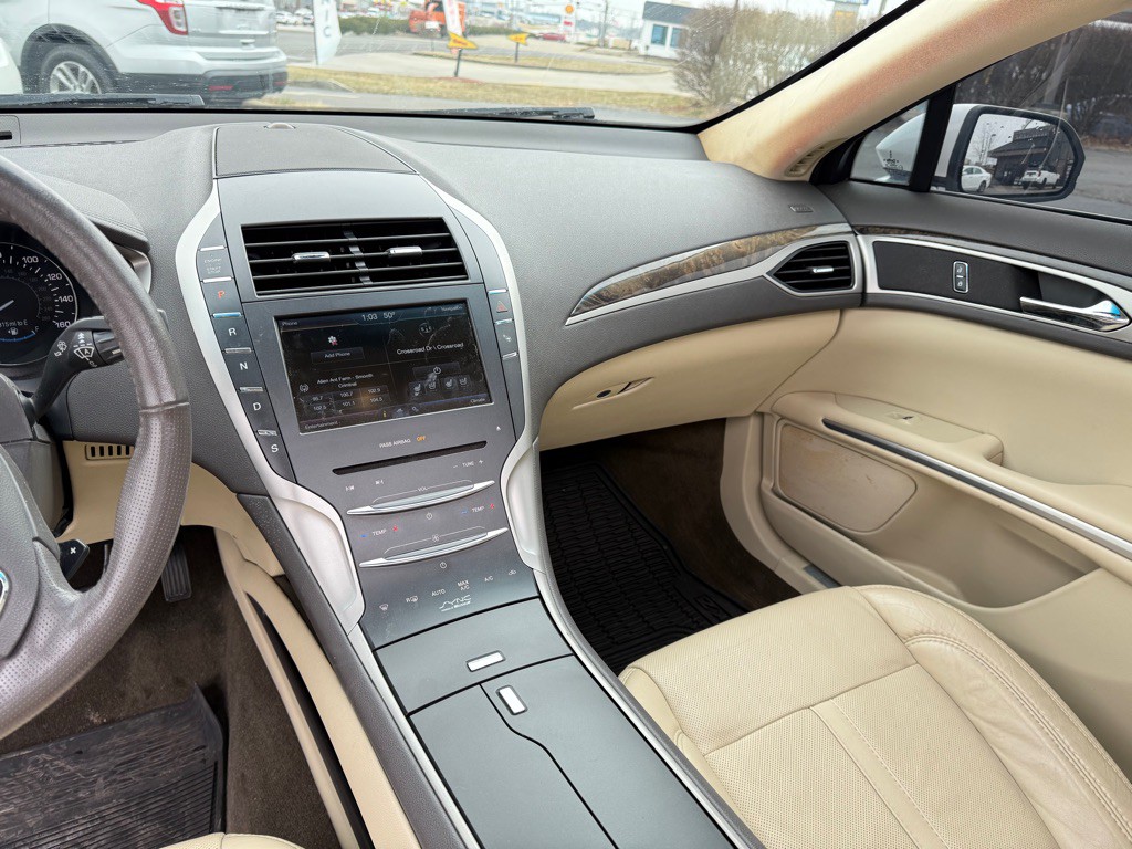 2014 Lincoln MKZ Image 18