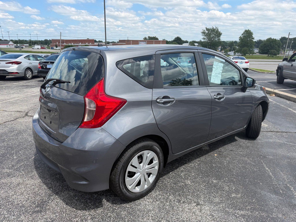 2018 Nissan Versa Image 5