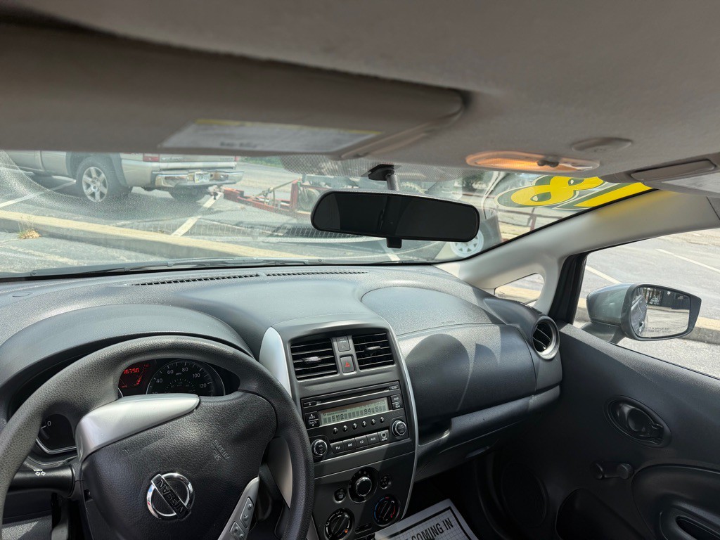 2018 Nissan Versa Image 17