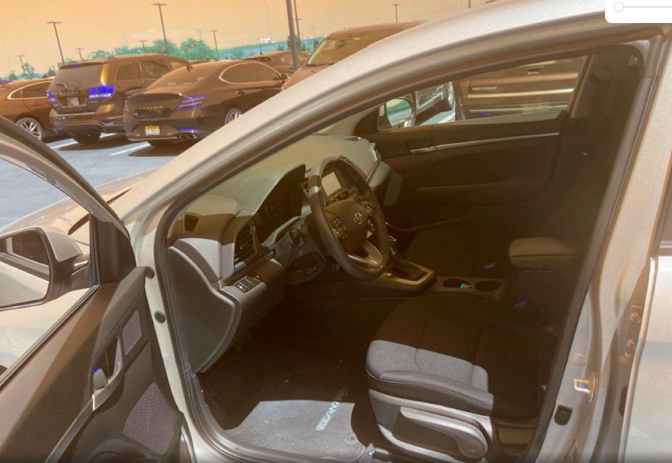 2019 Hyundai Elantra Image 3