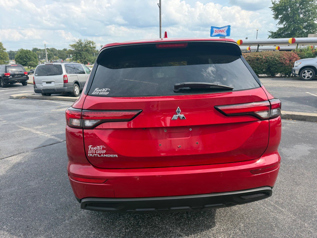 2022 Mitsubishi Outlander Image 4