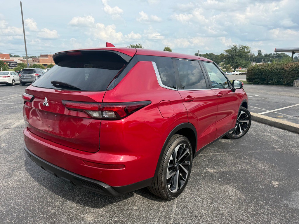 2022 Mitsubishi Outlander Image 5