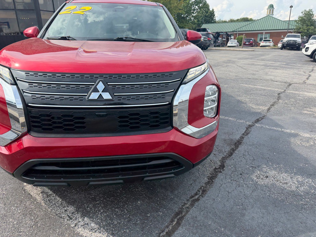 2022 Mitsubishi Outlander Image 9