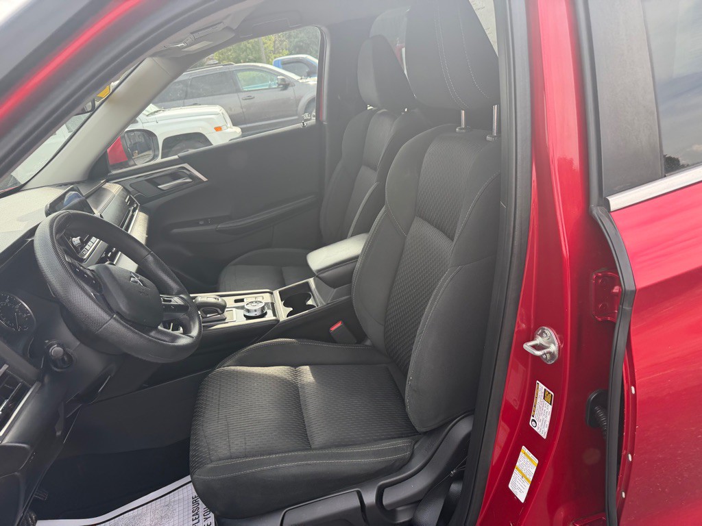 2022 Mitsubishi Outlander Image 12
