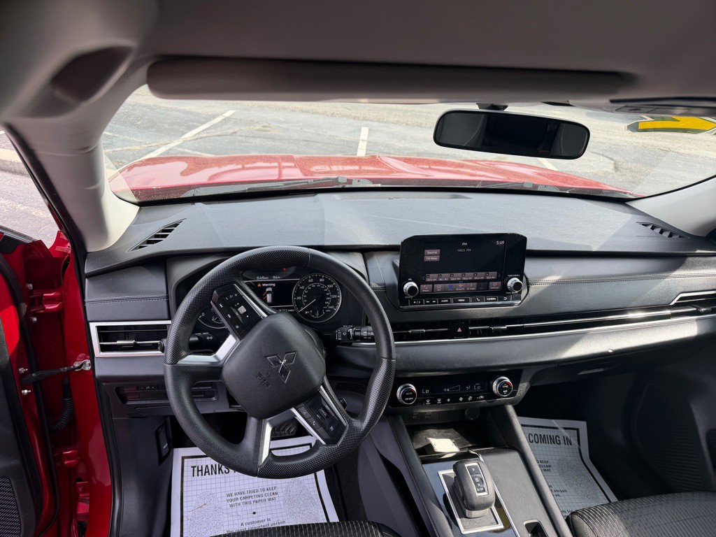 2022 Mitsubishi Outlander Image 17