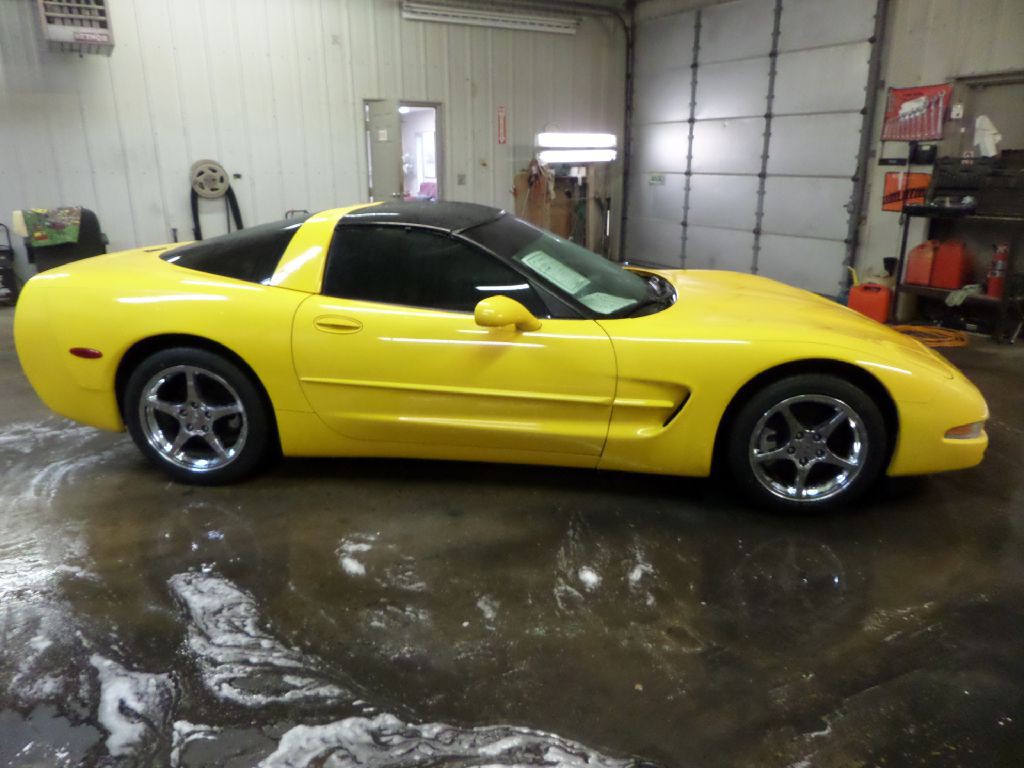 2000 Chevrolet Corvette Image 24
