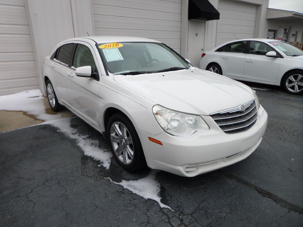 2010 Chrysler Sebring Image 2