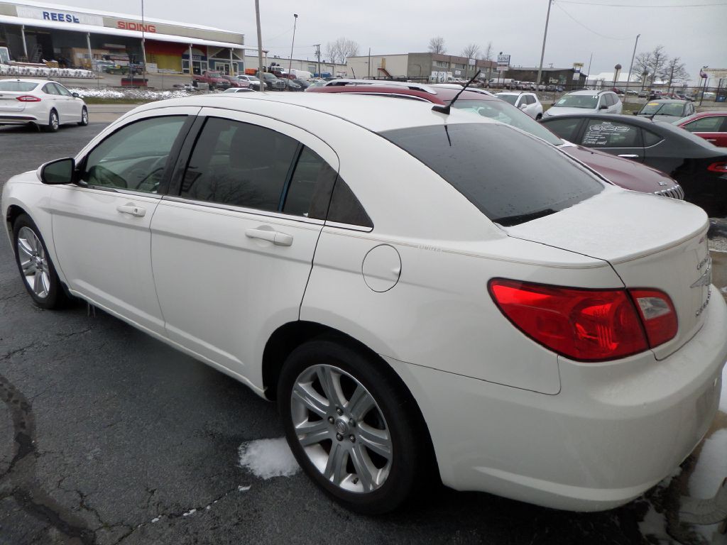 2010 Chrysler Sebring Image 12