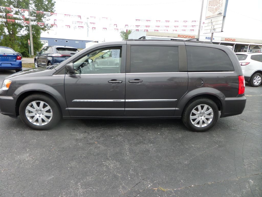 2015 Chrysler Town & Country Image 16
