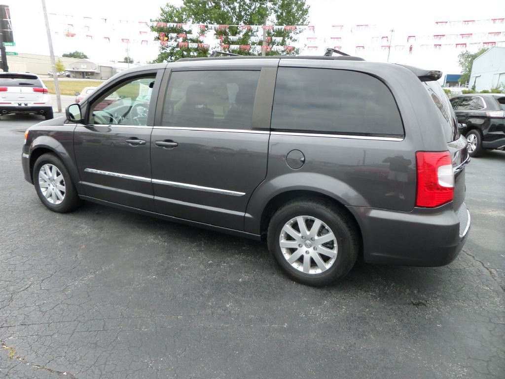 2015 Chrysler Town & Country Image 20