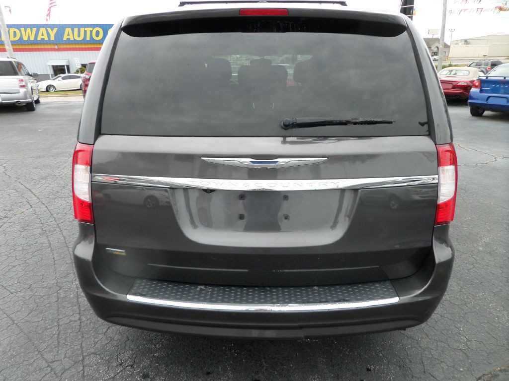 2015 Chrysler Town & Country Image 21