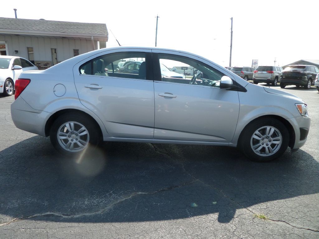 2012 Chevrolet Sonic Image 2