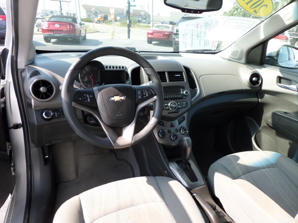 2012 Chevrolet Sonic Image 3