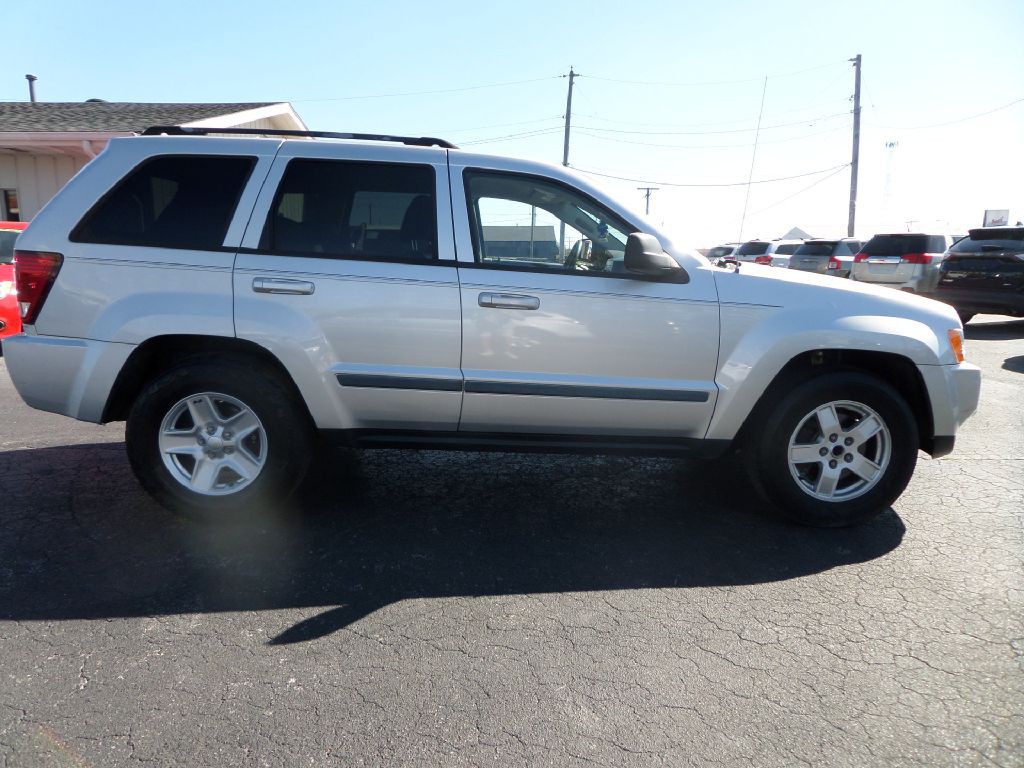 2007 Jeep Grand Cherokee Image 2