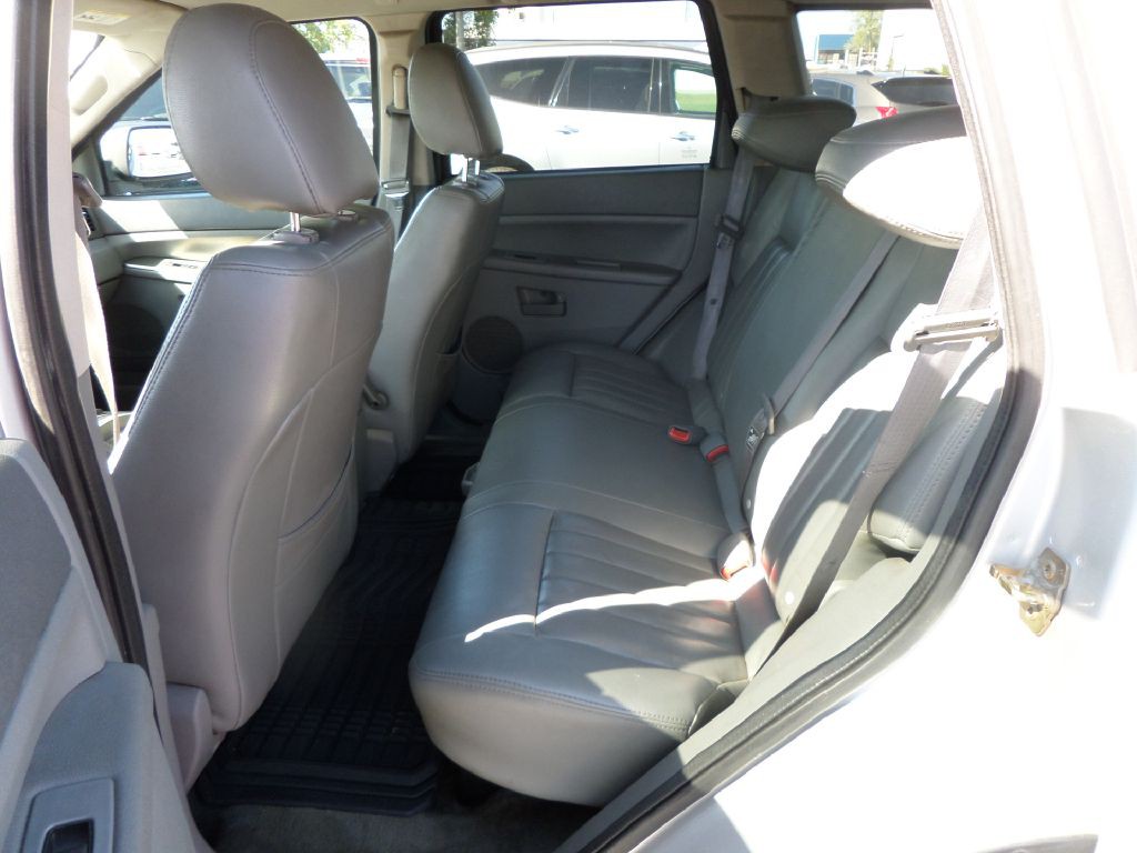 2007 Jeep Grand Cherokee Image 12